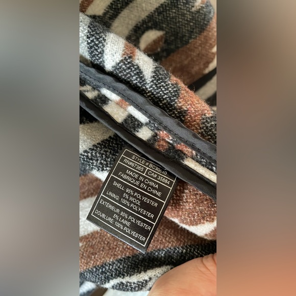 Aztec Print Fall Coat - Picture 6 of 7
